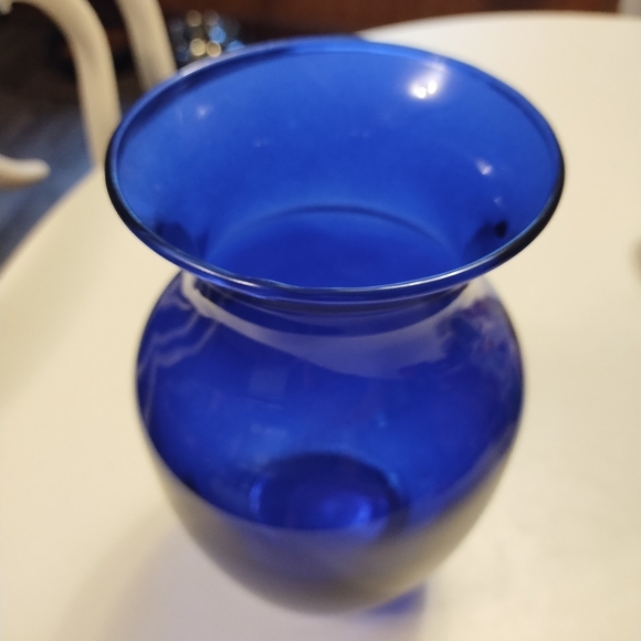 Vintage Anchor Hocking Glass Cobalt Blue 8" Tall Flared Urn Style Flower Vase - Picture 2 of 8